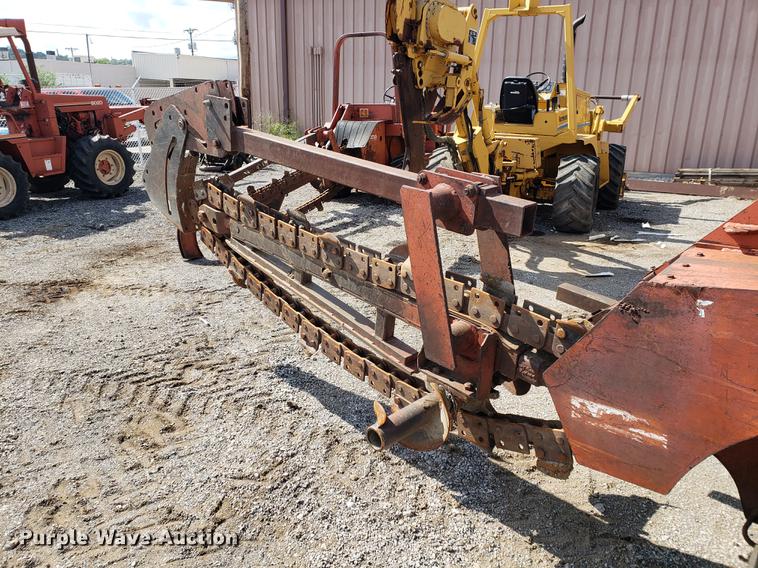 image for item DF2452 1985 Ditch Witch 6510 trencher