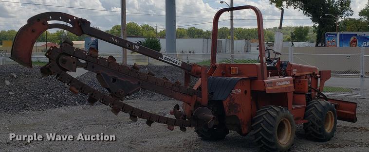 image for item DF2453 1992 Ditch Witch 4010 trencher
