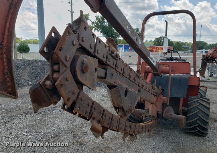 image for item DF2453 1992 Ditch Witch 4010 trencher