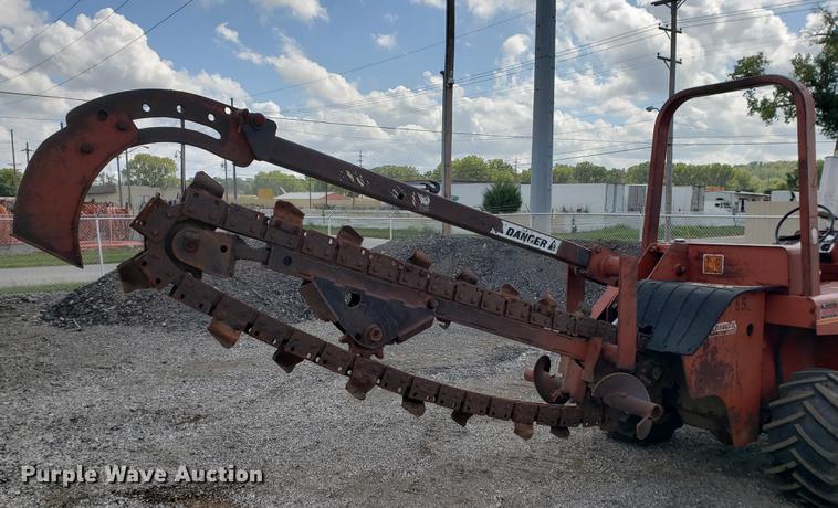 image for item DF2453 1992 Ditch Witch 4010 trencher