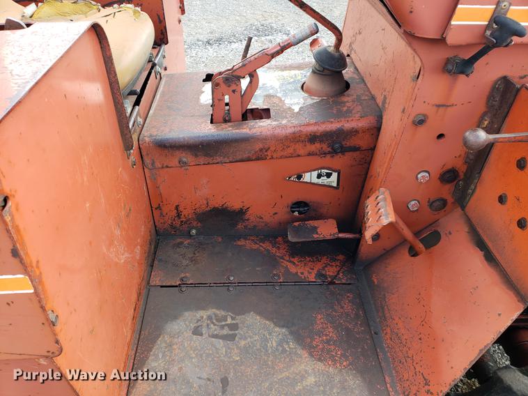 image for item DF2453 1992 Ditch Witch 4010 trencher