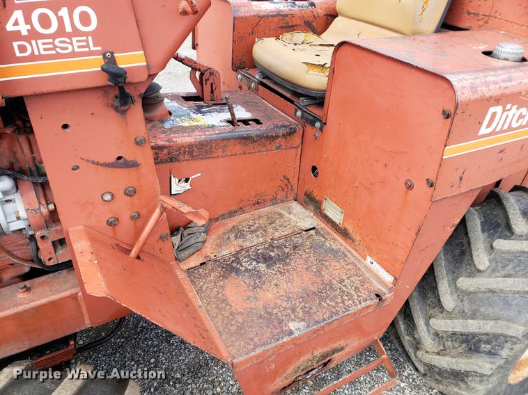 image for item DF2453 1992 Ditch Witch 4010 trencher