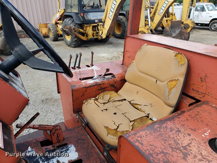 image for item DF2453 1992 Ditch Witch 4010 trencher
