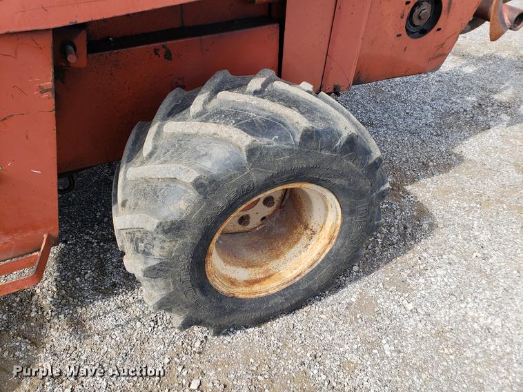 image for item DF2453 1992 Ditch Witch 4010 trencher