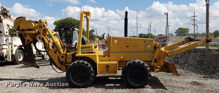 image for item DF2454 Vermeer V8550 vibratory cable plow