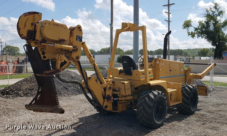 image for item DF2454 Vermeer V8550 vibratory cable plow