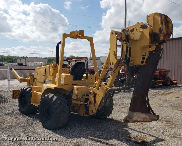 image for item DF2454 Vermeer V8550 vibratory cable plow