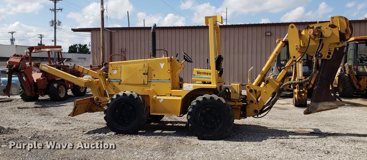 image for item DF2454 Vermeer V8550 vibratory cable plow