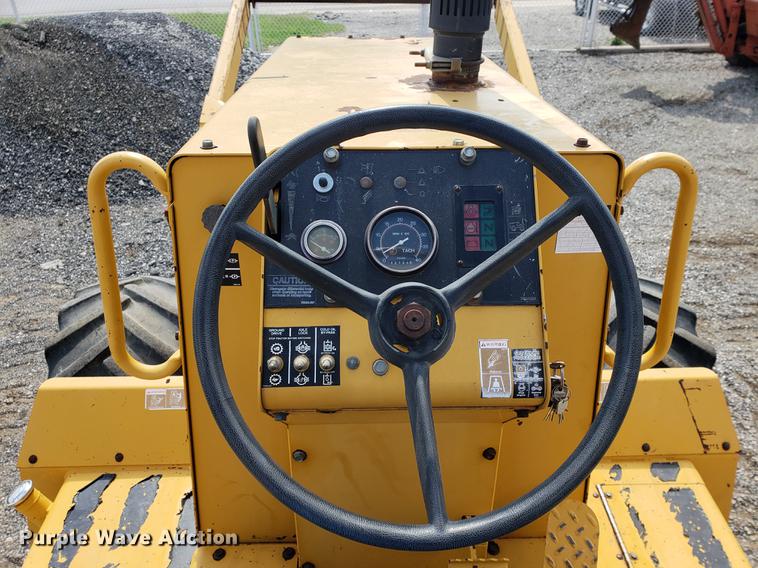 image for item DF2454 Vermeer V8550 vibratory cable plow