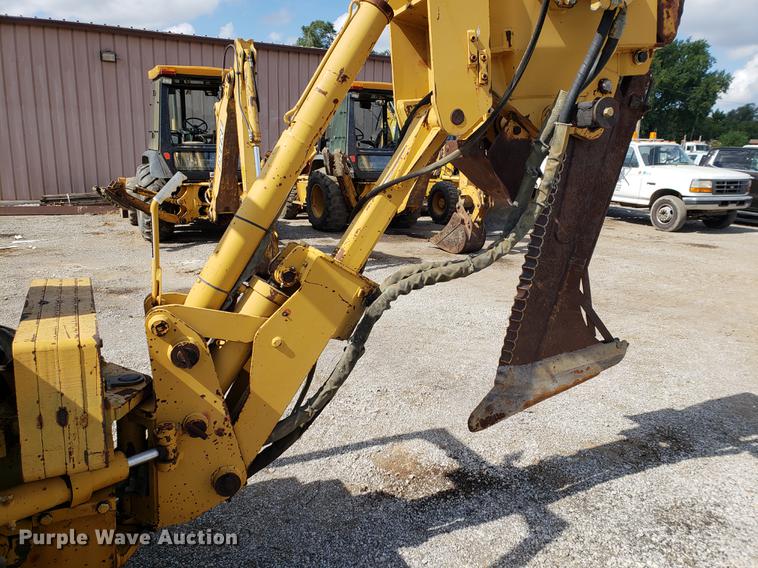 image for item DF2454 Vermeer V8550 vibratory cable plow