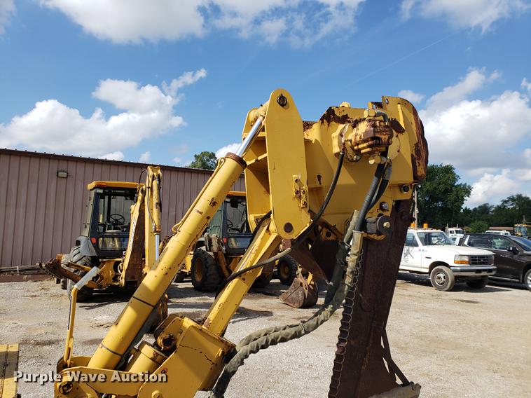 image for item DF2454 Vermeer V8550 vibratory cable plow