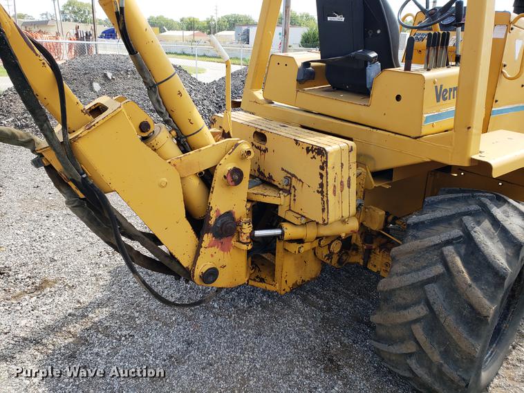 image for item DF2454 Vermeer V8550 vibratory cable plow