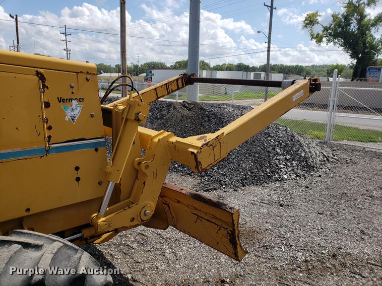 image for item DF2454 Vermeer V8550 vibratory cable plow