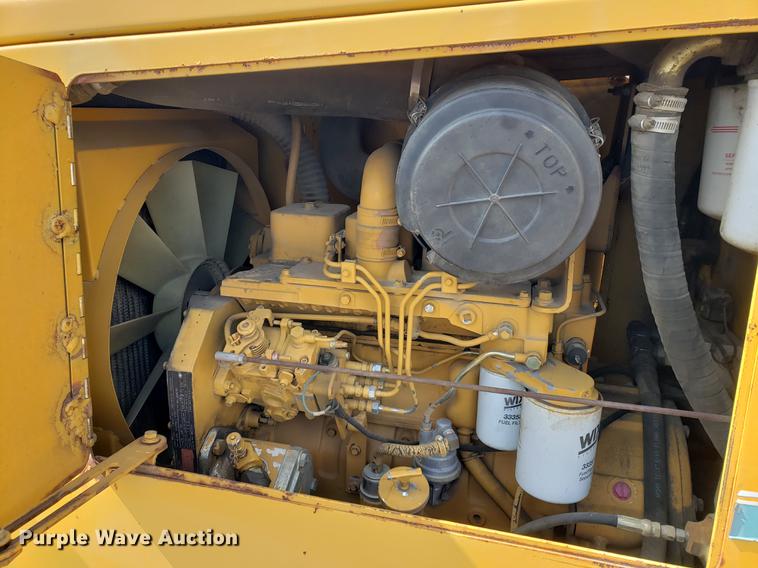 image for item DF2454 Vermeer V8550 vibratory cable plow