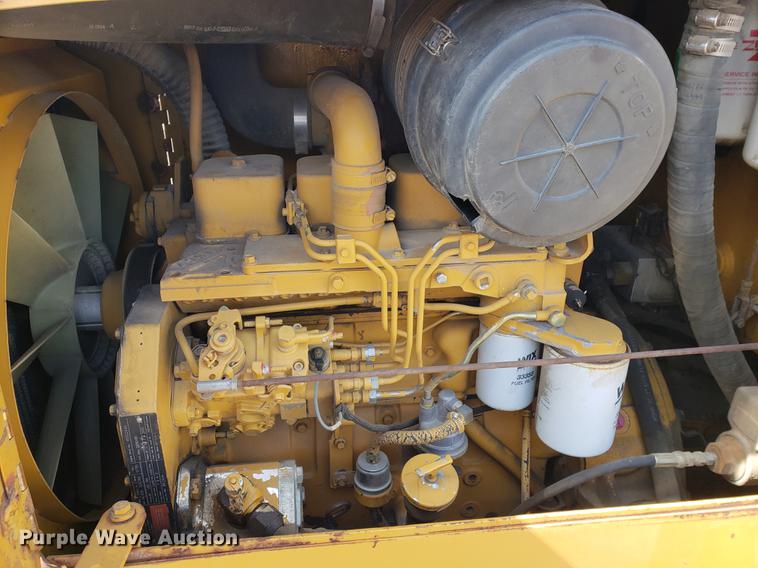 image for item DF2454 Vermeer V8550 vibratory cable plow