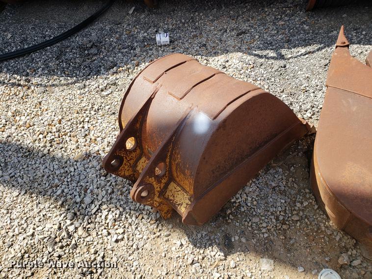 image for item DF2460 (11) buckets