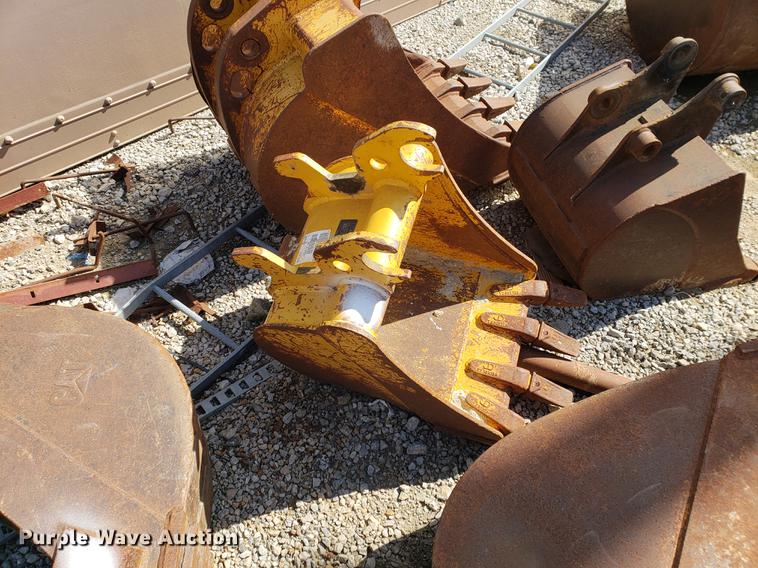 image for item DF2460 (11) buckets