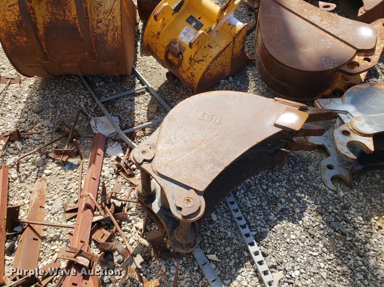 image for item DF2460 (11) buckets