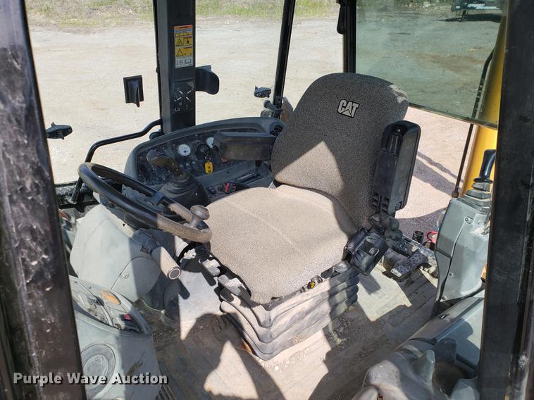image for item DF2465 2004 Caterpillar 420D IT backhoe