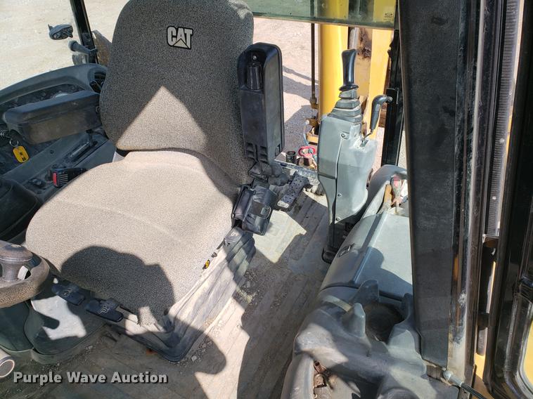 image for item DF2465 2004 Caterpillar 420D IT backhoe