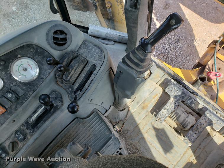 image for item DF2465 2004 Caterpillar 420D IT backhoe