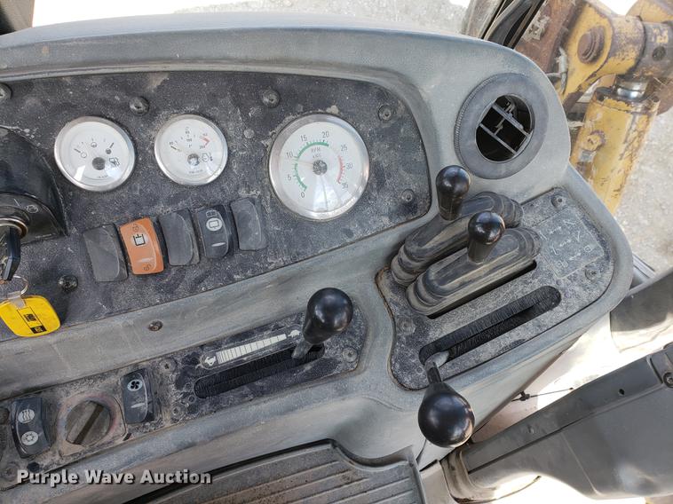 image for item DF2465 2004 Caterpillar 420D IT backhoe