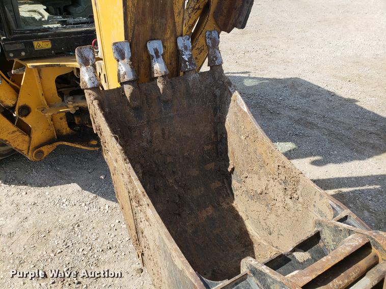 image for item DF2465 2004 Caterpillar 420D IT backhoe