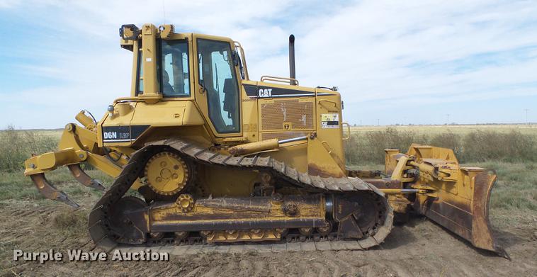 image for item DF2772 2005 Caterpillar D6N LGP dozer