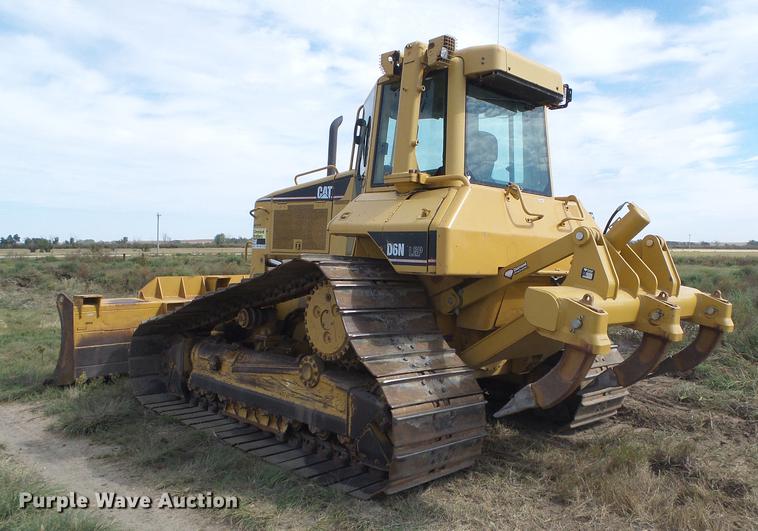 image for item DF2772 2005 Caterpillar D6N LGP dozer