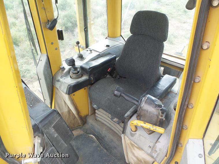image for item DF2772 2005 Caterpillar D6N LGP dozer