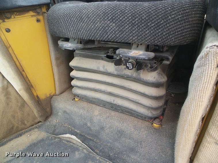 image for item DF2772 2005 Caterpillar D6N LGP dozer