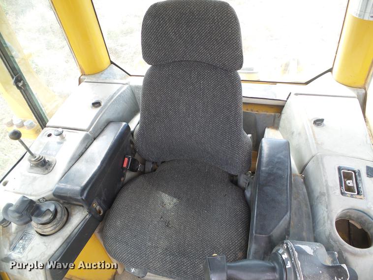 image for item DF2772 2005 Caterpillar D6N LGP dozer