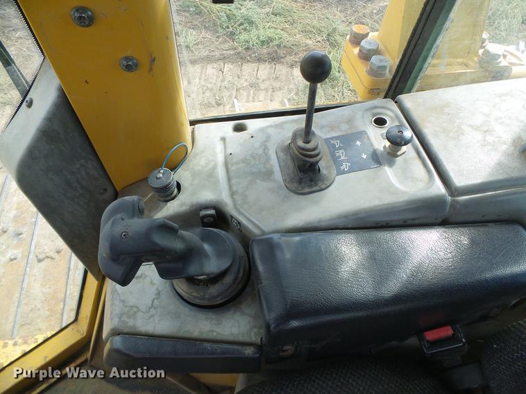 image for item DF2772 2005 Caterpillar D6N LGP dozer