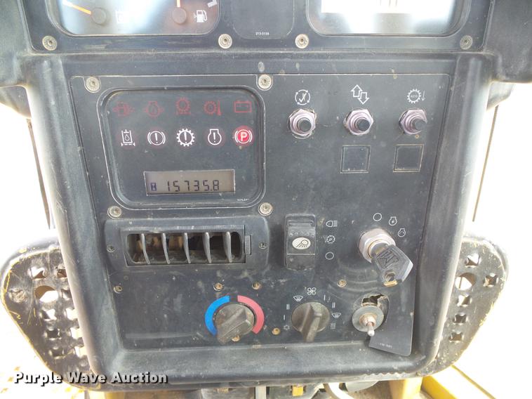 image for item DF2772 2005 Caterpillar D6N LGP dozer