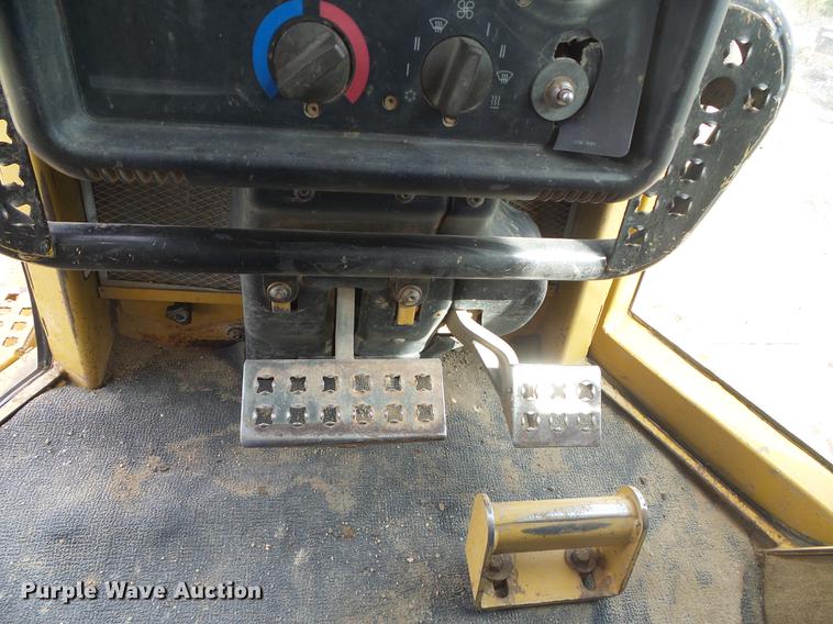 image for item DF2772 2005 Caterpillar D6N LGP dozer