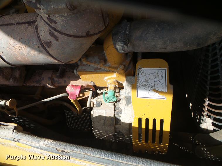 image for item DF2772 2005 Caterpillar D6N LGP dozer