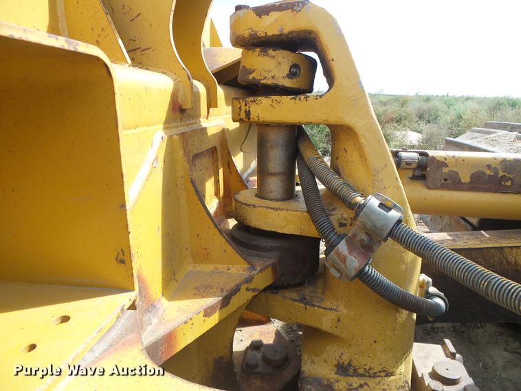 image for item DF2772 2005 Caterpillar D6N LGP dozer