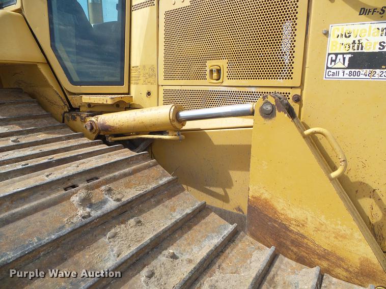 image for item DF2772 2005 Caterpillar D6N LGP dozer