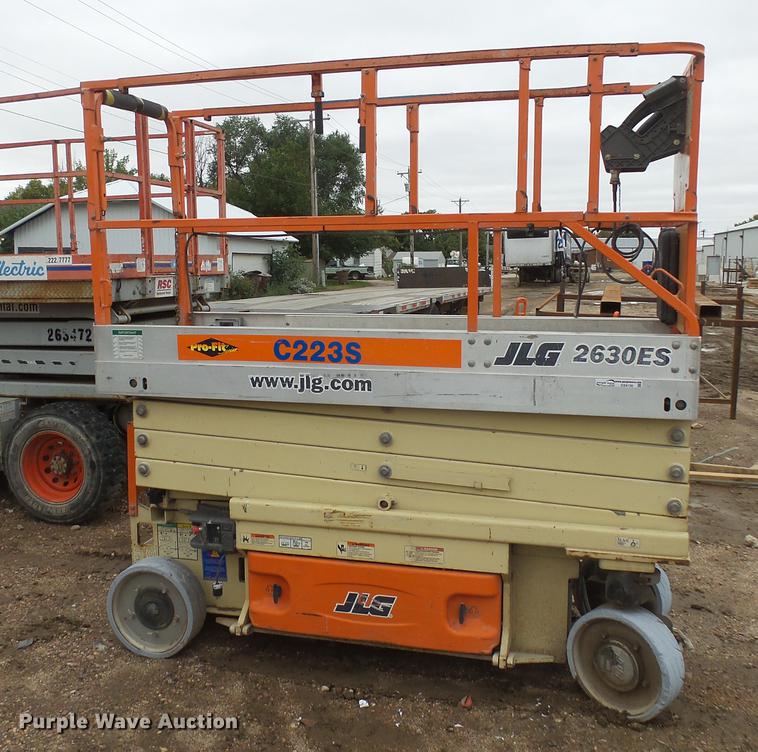 image for item DX9130 2005 JLG 2630ES scissor lift