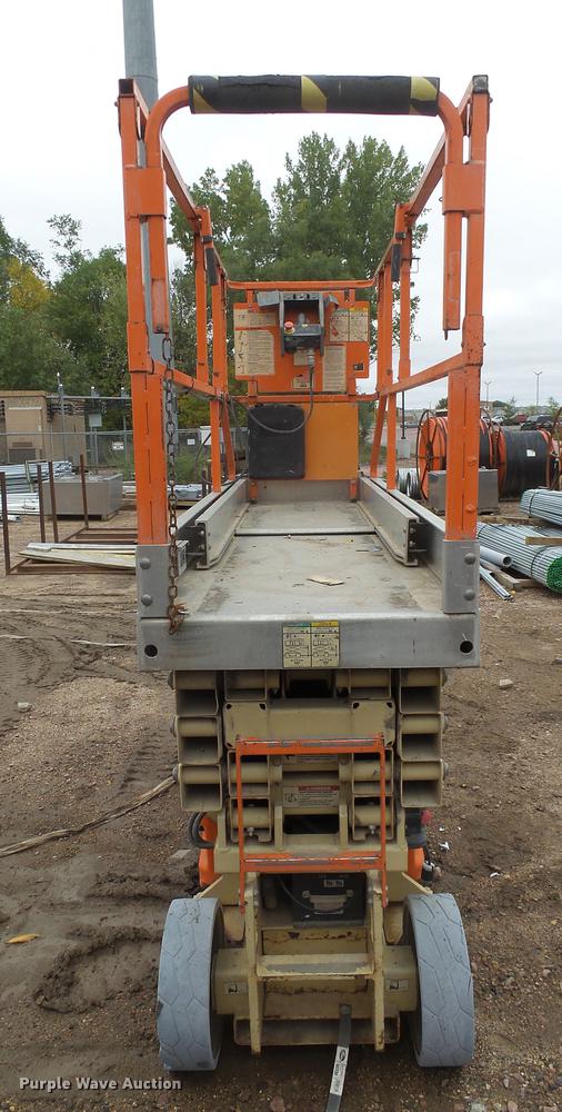 image for item DX9130 2005 JLG 2630ES scissor lift
