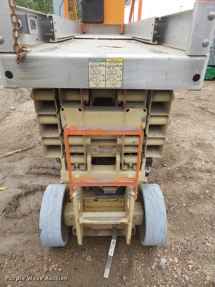 image for item DX9130 2005 JLG 2630ES scissor lift