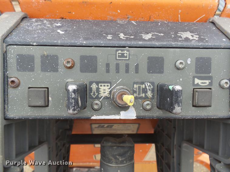 image for item DX9130 2005 JLG 2630ES scissor lift