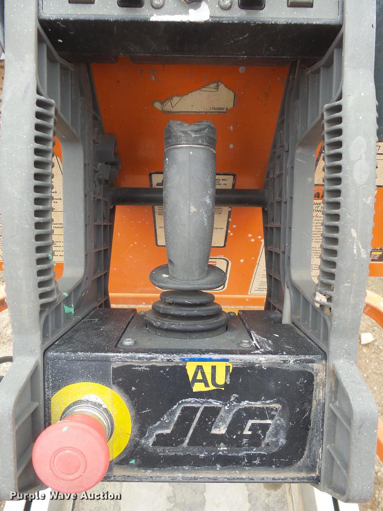 image for item DX9130 2005 JLG 2630ES scissor lift