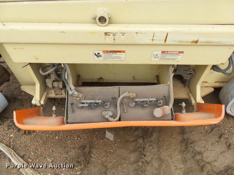 image for item DX9130 2005 JLG 2630ES scissor lift