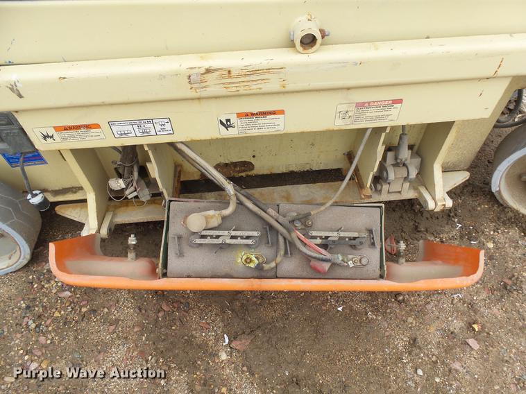 image for item DX9130 2005 JLG 2630ES scissor lift