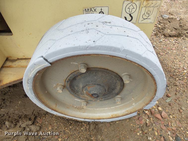 image for item DX9130 2005 JLG 2630ES scissor lift