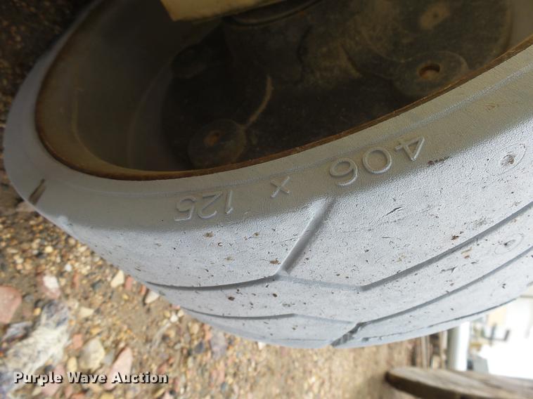 image for item DX9130 2005 JLG 2630ES scissor lift