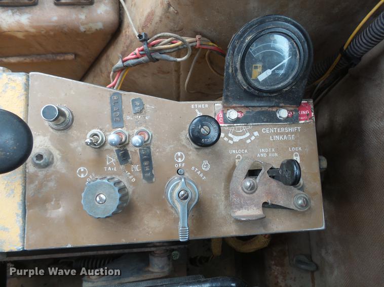 image for item DX9136 1983 Caterpillar 140G motor grader