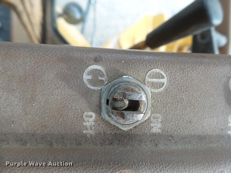 image for item DX9136 1983 Caterpillar 140G motor grader