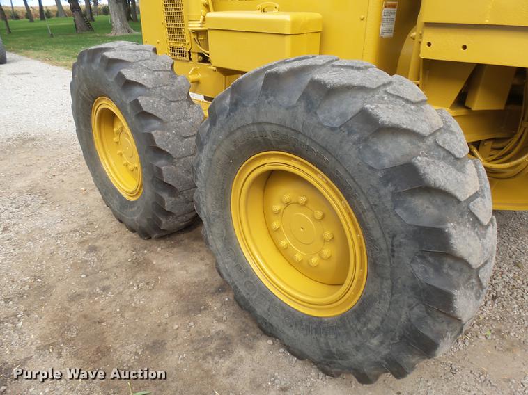 image for item DX9136 1983 Caterpillar 140G motor grader